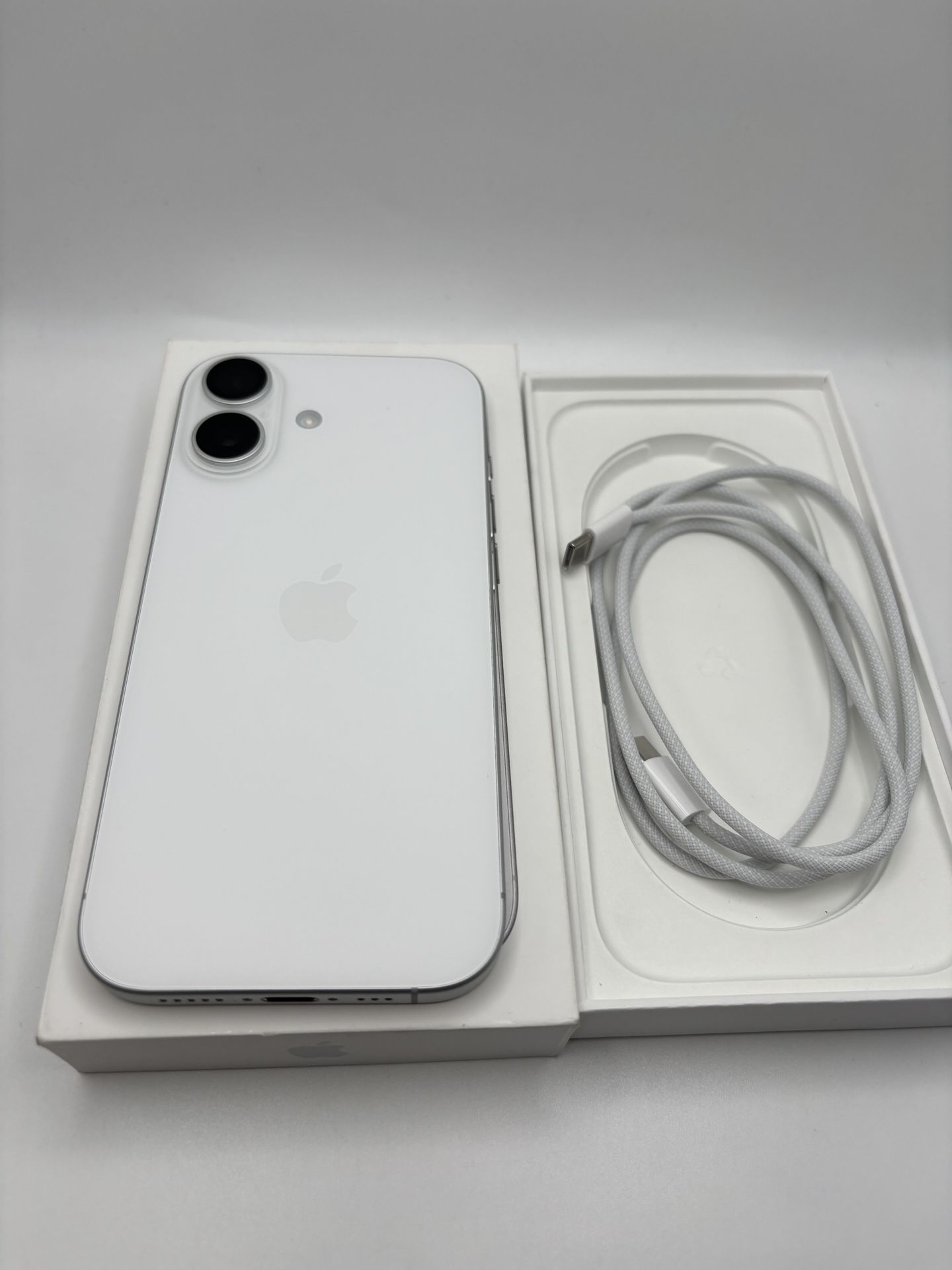 Brand new open box white iPhone 17 256gb for AT&T or Cricket Only battery health 100% comes w/ 1 year of apple warranty  +++++spanish++++ Brand new op