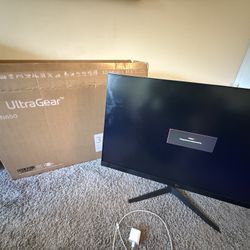 LG 32GN650-B Ultragear Gaming Monitor 32” QHD (2560 x 1440) Display, 165Hz Refresh Rate, 1ms MBR, HDR 10, sRGB 95% Color Gamut, AMD FreeSync – Black