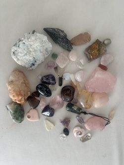 Assorted tumbled gemstones & crystals