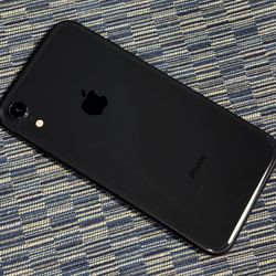 Apple iPhone XR - 64GB - Black (Unlocked) A1984 (CDMA + GSM) Works - Good Cond