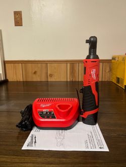 Milwaukee M12 Cordless Ratchet W/Battery and Charger