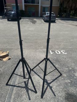 2 yorkville speaker stand firm on price