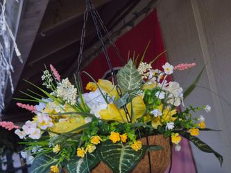 Artificial hanging plant