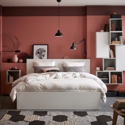 Queen Bed Frame With Matress 