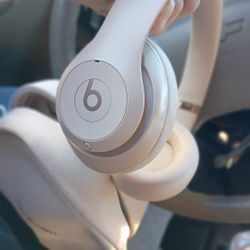 Lightly Used Kim K Beats Pro