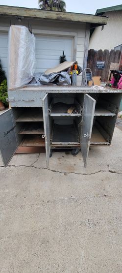 Like A Safe Heavy Duty Tools Or Parts Box For A Truck Or Van Nothing Broken Works Great No Dents 