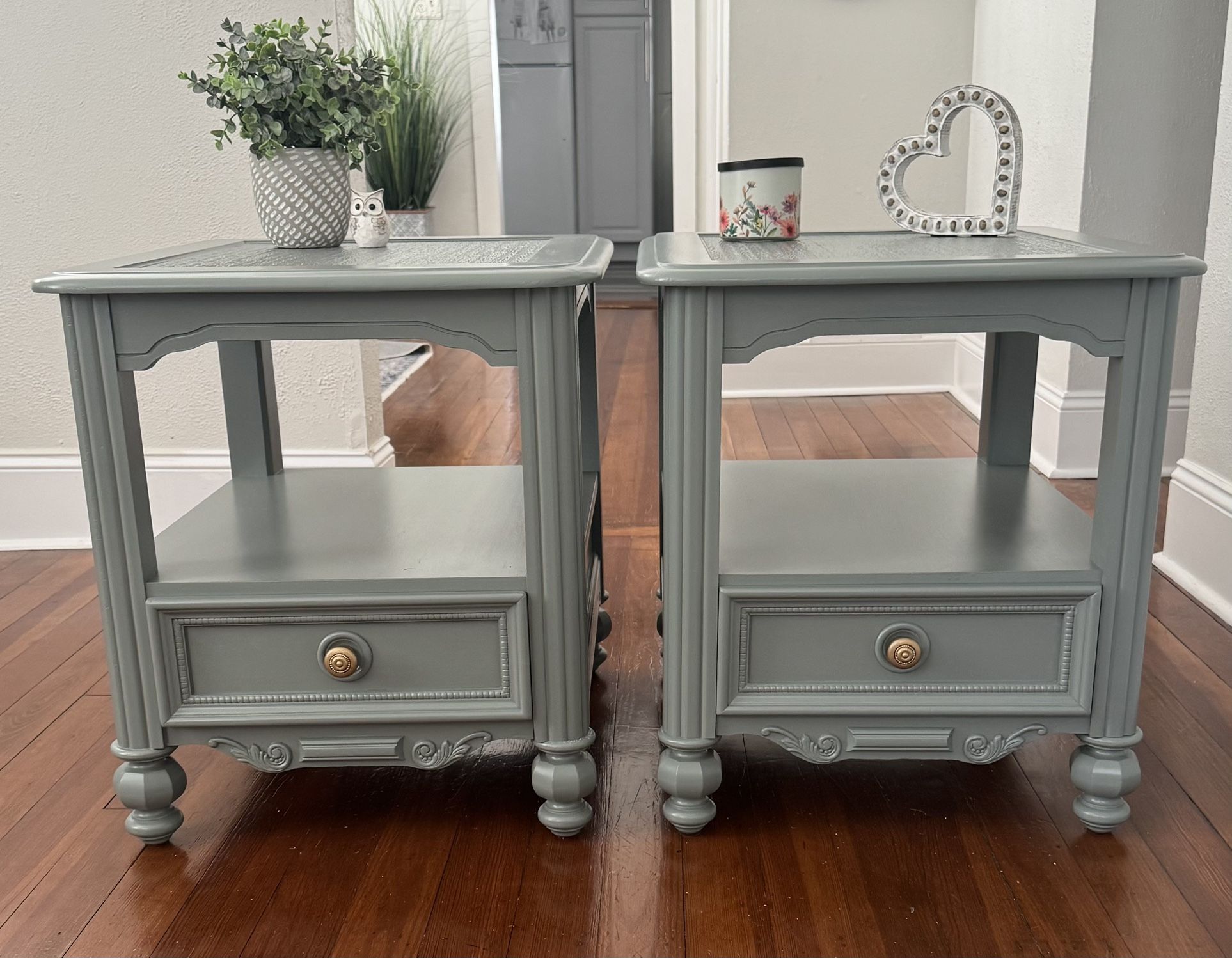 Pair Of Nightstands / End Tables