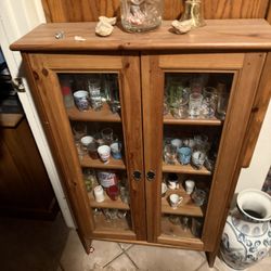 Nice Little Curio Cabinet For Knickknacks