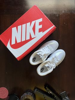 NIKE WMNS 7.5 DUNK LOW SE 'DANCE PACK - WHITE IRIDESCENT'