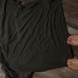 FEAR OF GOD ESSENTIALS DARK GREEN T SHIRT 