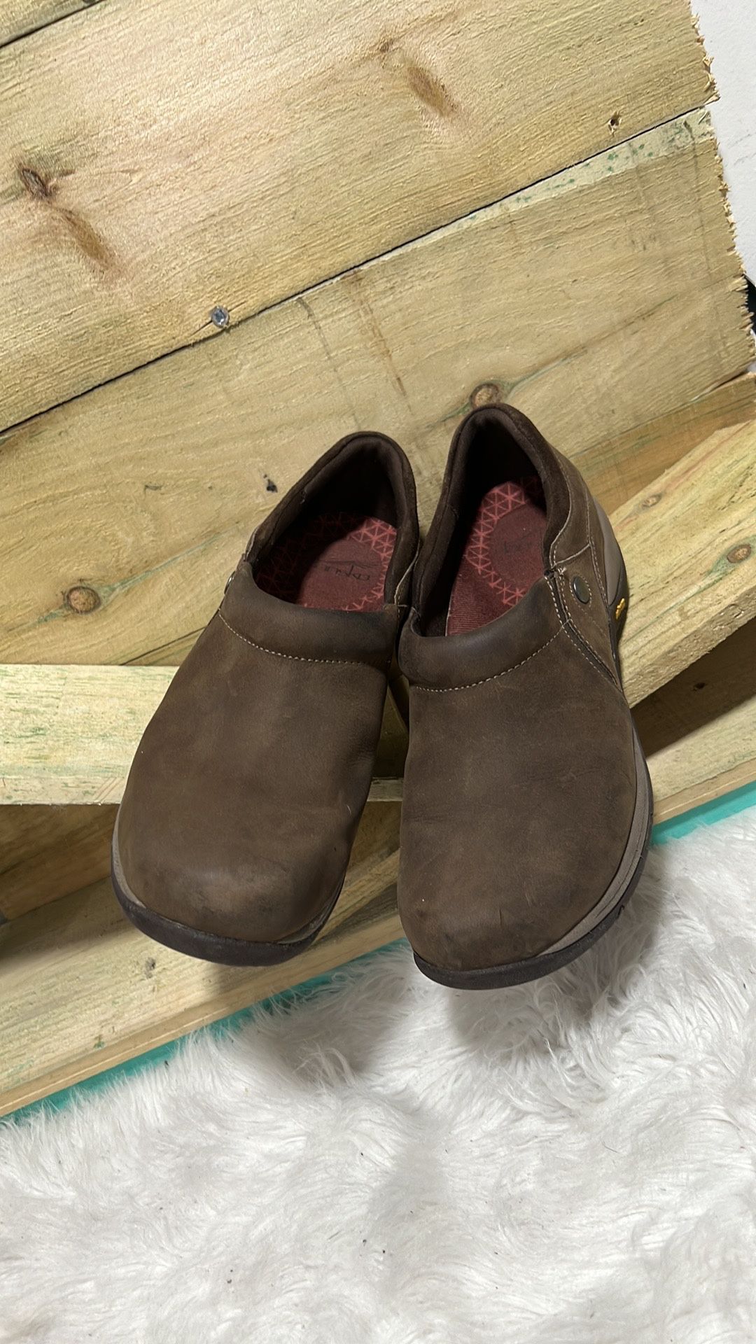 Dansko Celeste Size EU 40 9.5-10 Shoes Nubuck Leather Brown Vibram Waterproof