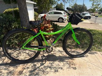 32” Genesis beach cruiser bike like new