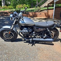 2017 Moto Guzzi V9 Bobber