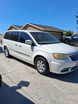 I'm selling my 2012 chrysler town and country