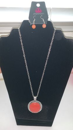 Paparazzi necklace and earnings set
