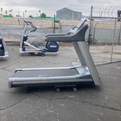 PRECOR 956i Experience Treadmill (Delivery Included)
