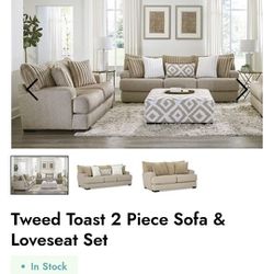 Luxury✨️Sofa/$500, Loveseat/$300, Decorative Pillows+Matching Blankets