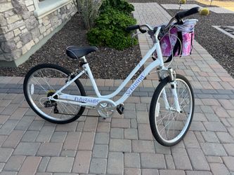 Schwinn Adelaide Women’s 21 Speed Bicycle.  Retail $499
