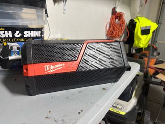 Milwaukee M18/M12 Wireless Jobsite Speaker