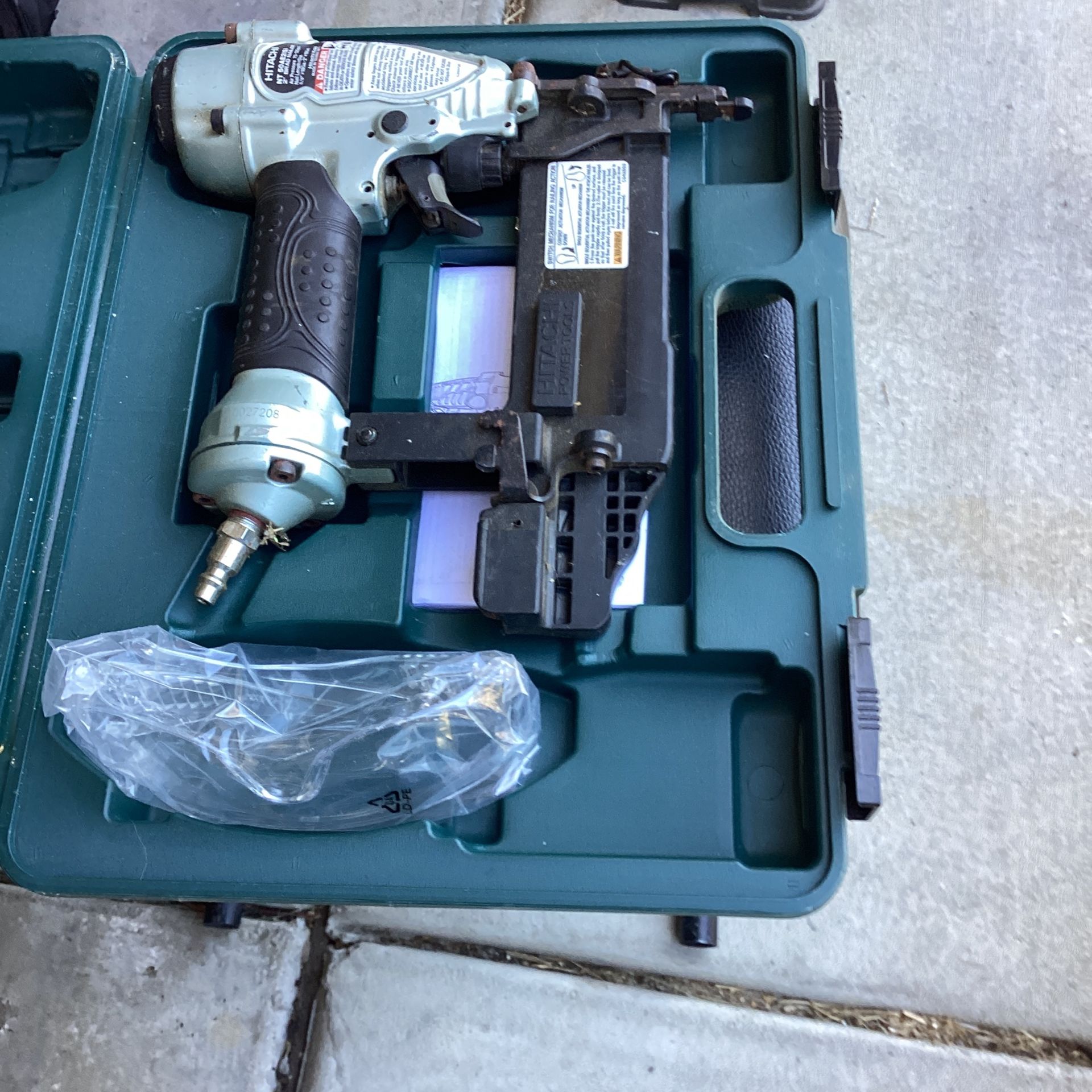 Hitachi nail gun brand new works perfect