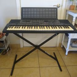 Electric Yamaha Keyboard 