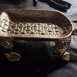 Heavy metal alligator dish