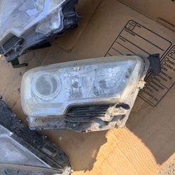 Toyota Tacoma, headlight assemblies left and right