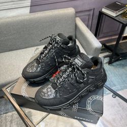 Versace Men’s Sneaker With Box New 