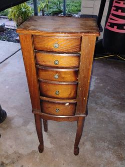 Stand up dresser