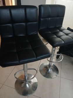 4 pieces of Furniture Free