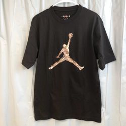 Jordan Brooklyn Men's Realtree Jumpman T-Shirt in black with a camouflage logo