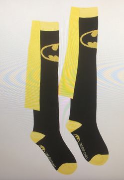 Batman capes knee high socks size 9-11 shoe. Dc comics socks new!
