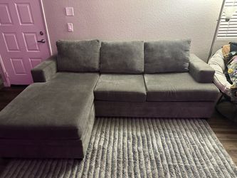 Bonaterra Couch w Reversible Chaise And Pull Out