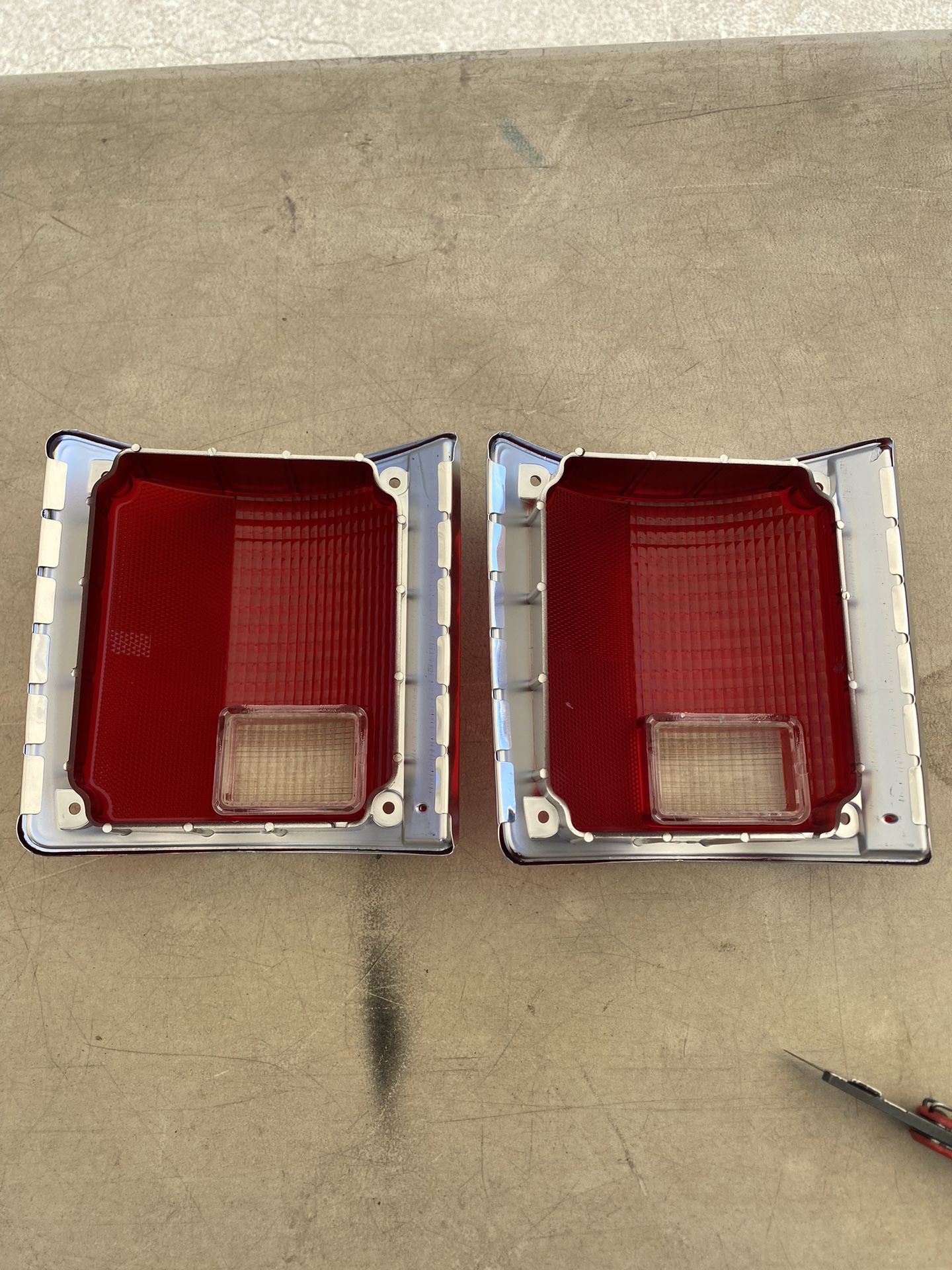 Taillight Lens Chrome Trim / FOR 73-87 GMC Square Body Truck