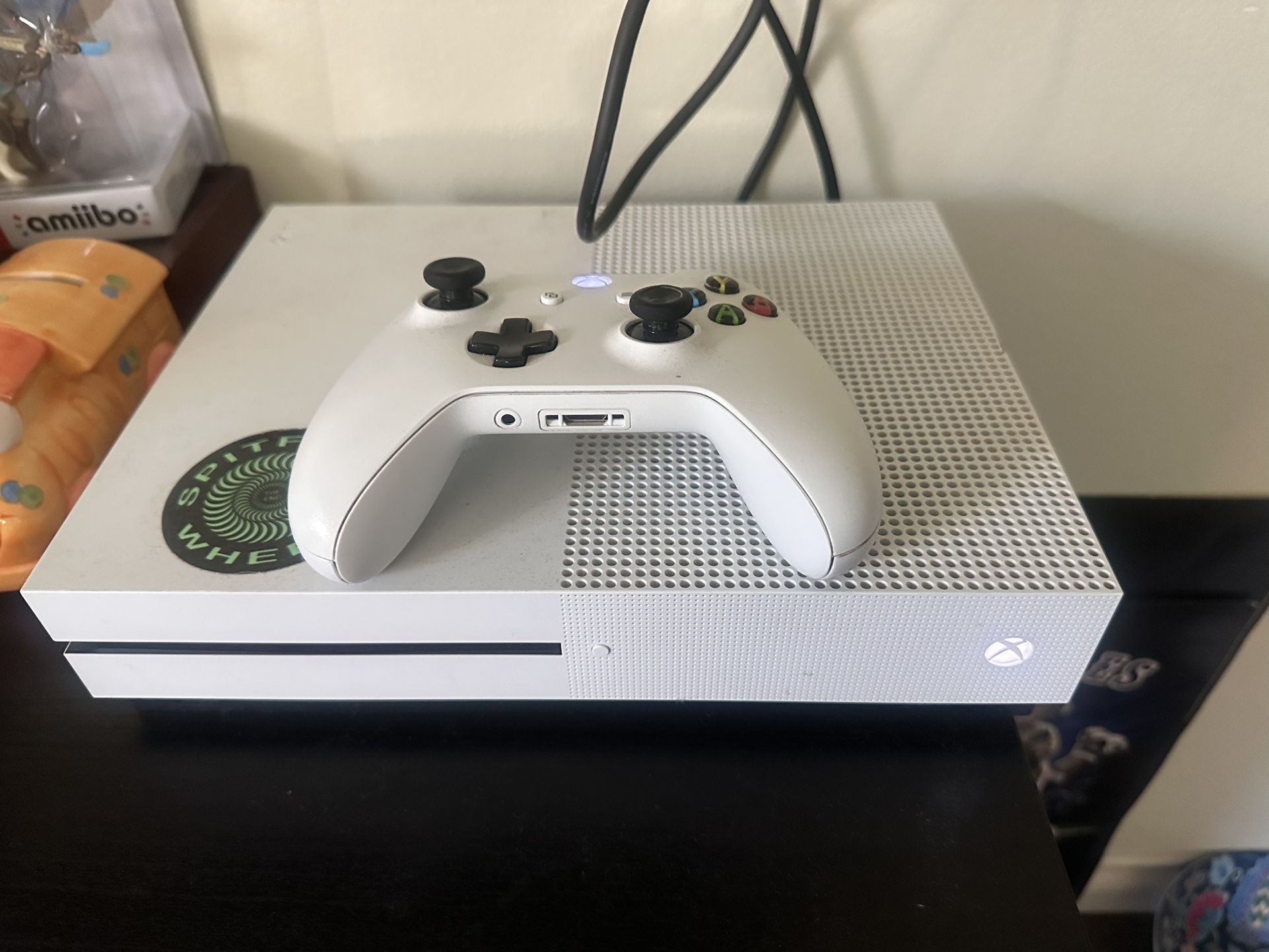 Xbox One S With Controller