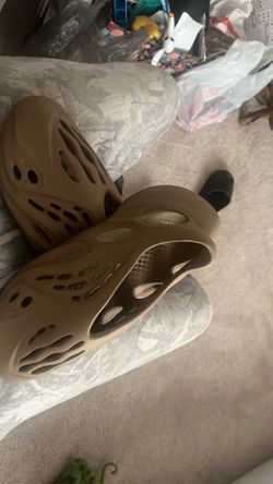 Yeezies foam shoes10