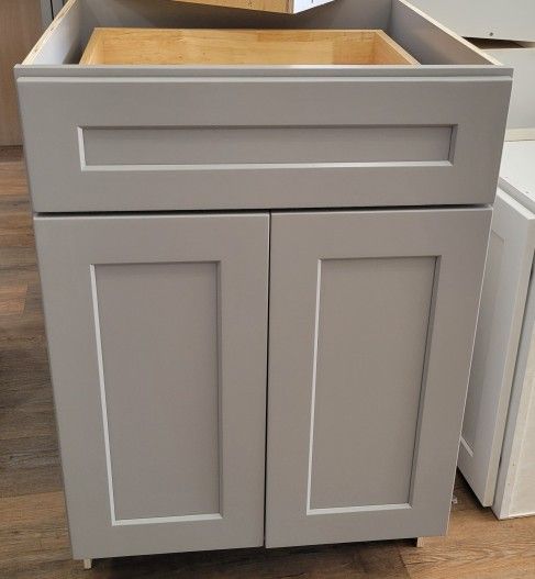Base 24 Light Gray Shaker 