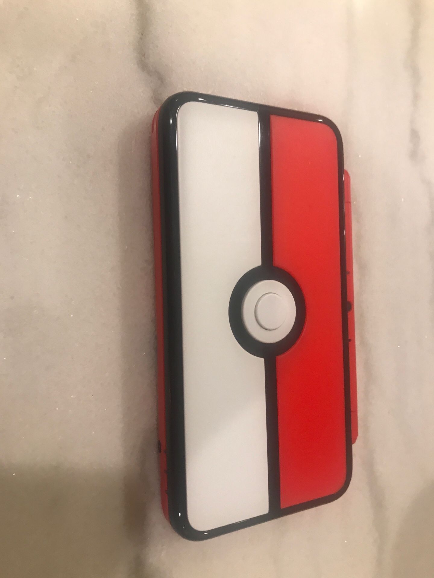 NEW Nintendo 2DS XL Pokéball Edition