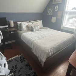 Queen bed Frame, Excellent Condition!