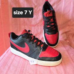 Size 7 Nikes