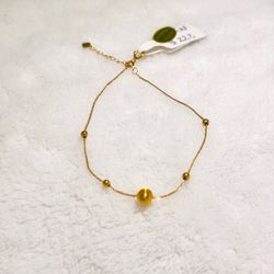 Elegant 18K Gold Bracelet