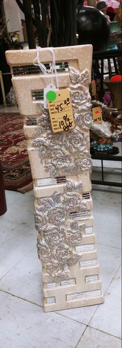 $25.99 Flower Vase, Clearance Liquidating SALE, Must Pick Up , at Store LOCATION.