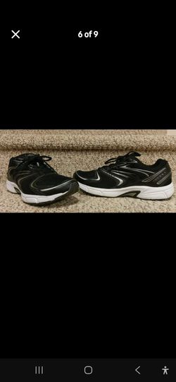 NEW Men's BCBG Size 12 Running Shoe