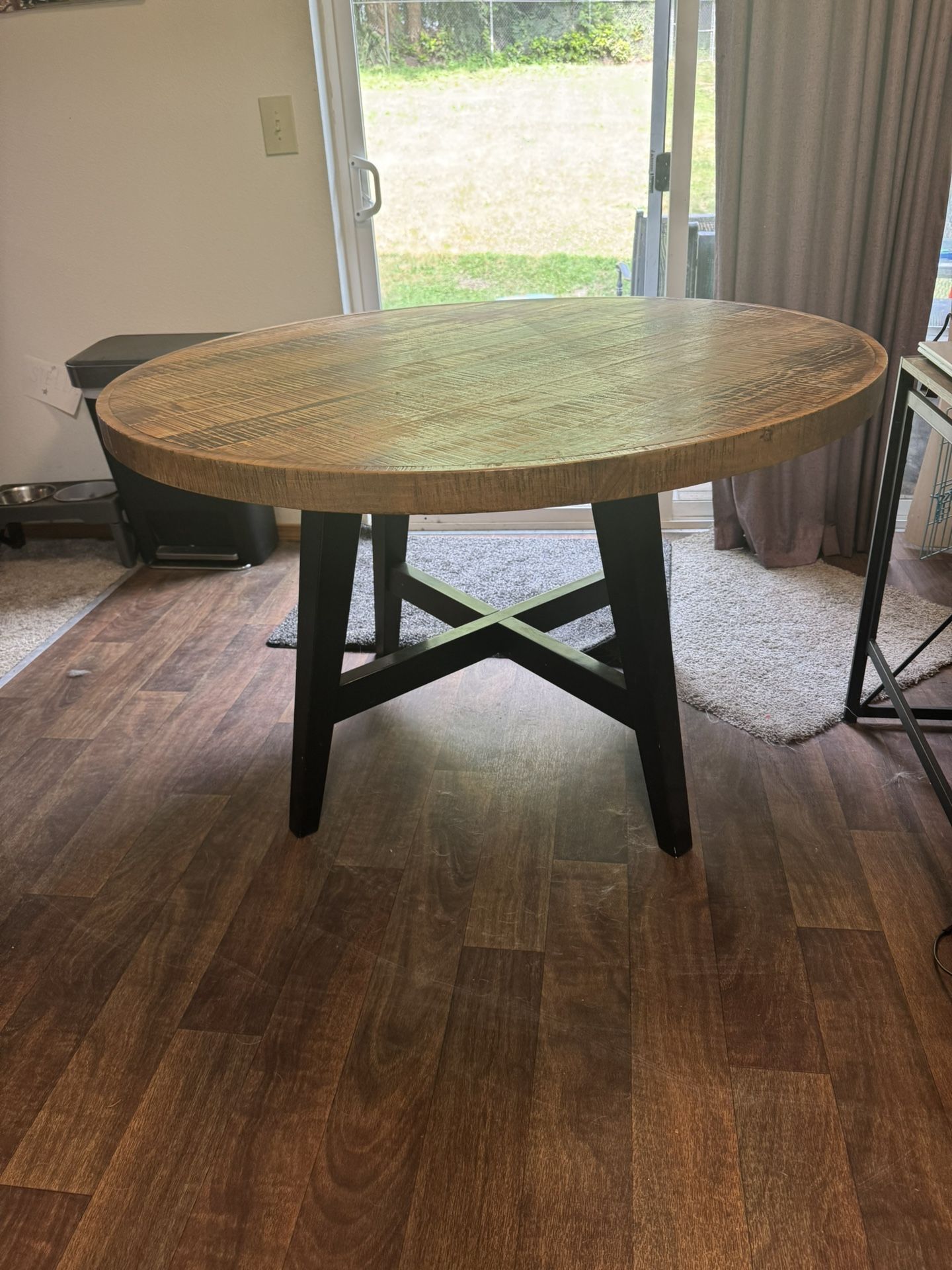 4 Chairs + Table . Moved And It Doesn't Fit In New Kitchen