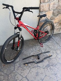 Morpheus V-Slope full-suspension slopestyle