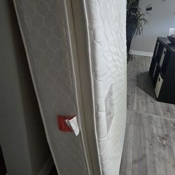 ***FREE QUEEN MATTRESS*** PICK UP ONLY