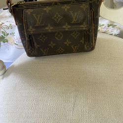 Louis Vuitton Authentic Large Bag for Sale in Los Angeles, CA - OfferUp