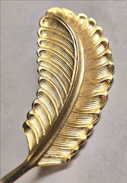 Vintage Gold Tone Textured Leaf Feather Brooch Pin 2 in