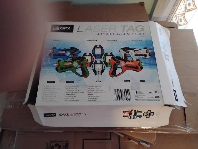 Laser Tag 4 Blasters &4.Vest