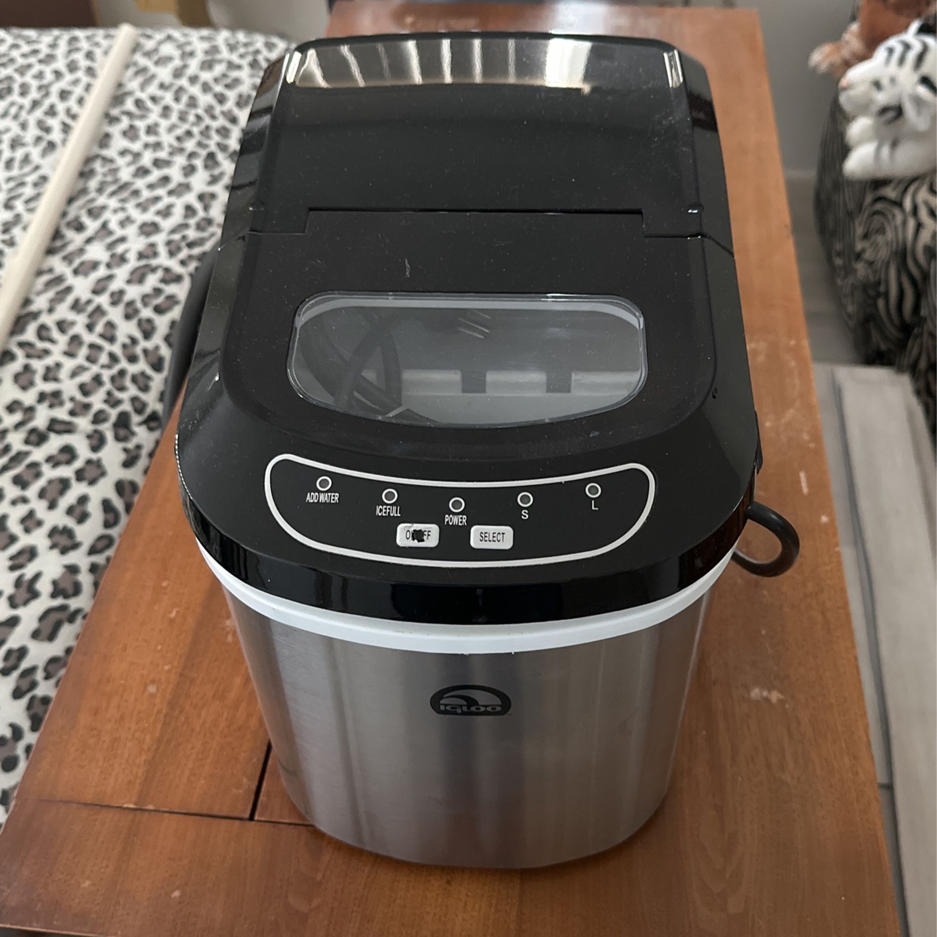Igloo countertop Icemaker
